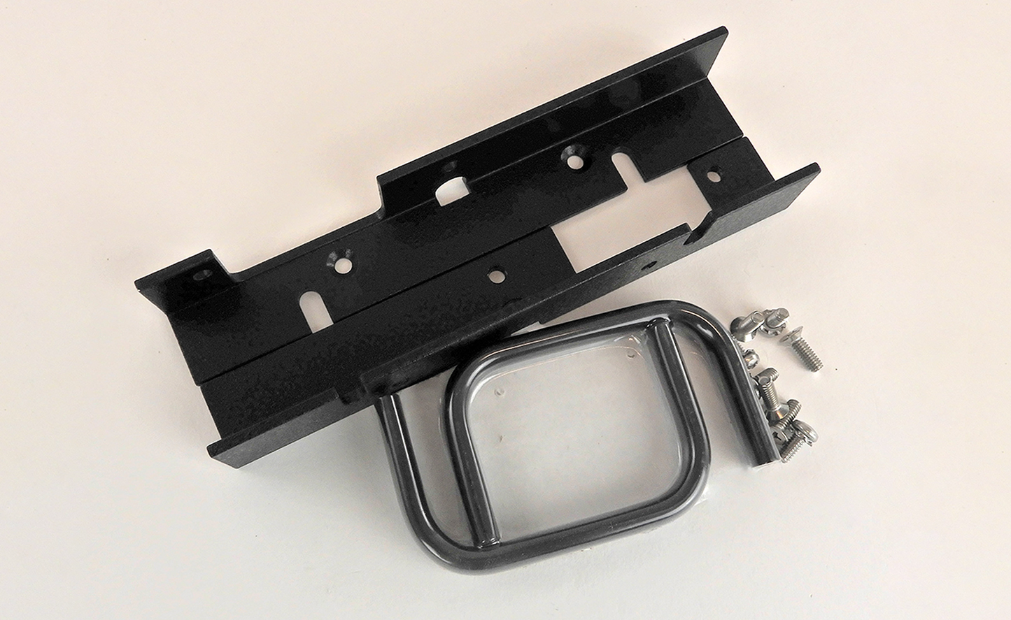KIT, RACK MOUNT 7" WITHOUT SLIDES, BLACK (HANDLES ONLY)